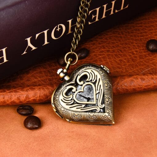 Quartz Watch Retro Hollow Heart-shaped Pocket Watch With Diamond - Image 6