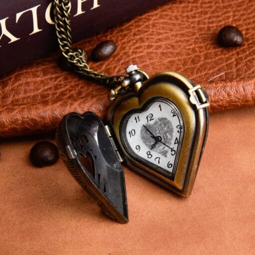 Quartz Watch Retro Hollow Heart-shaped Pocket Watch With Diamond - Image 9